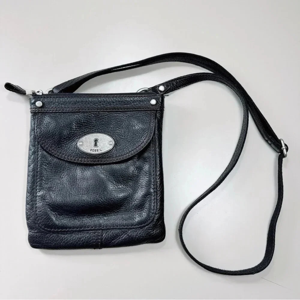 Fossil Maddox Mini Y2K  Keyhole Messenger Black Leather Crossbody Bag